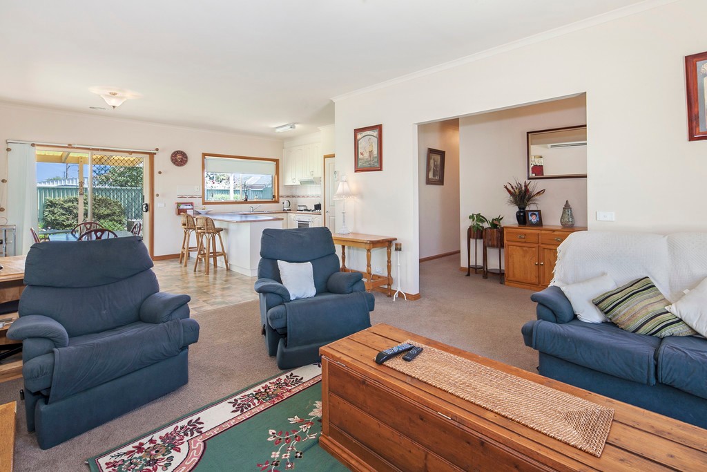 2/5 Marie Crescent, Wendouree, VIC 3355