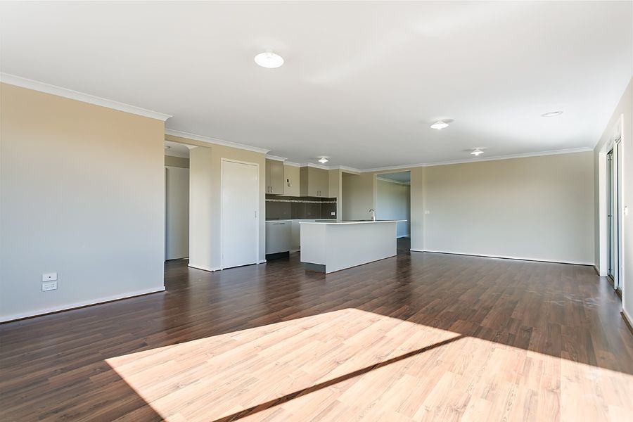 8 Dion Place, Melton West, VIC 3337