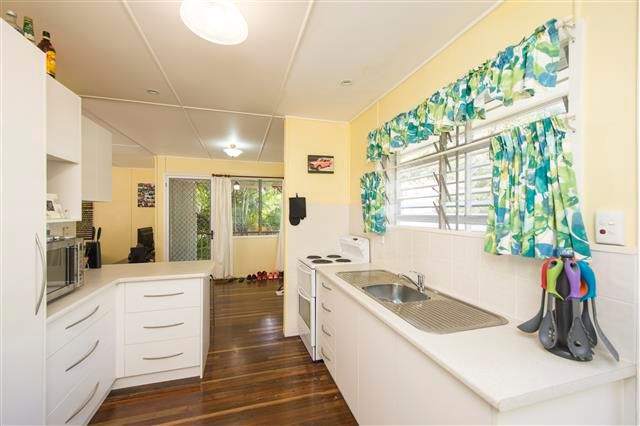 11 Carron Street, WEST GLADSTONE, QLD 4680