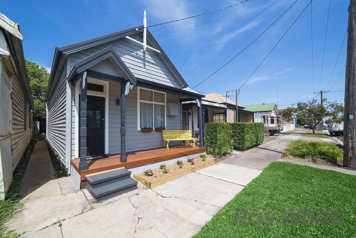 8 Bourke Street, CARRINGTON NSW 2294
