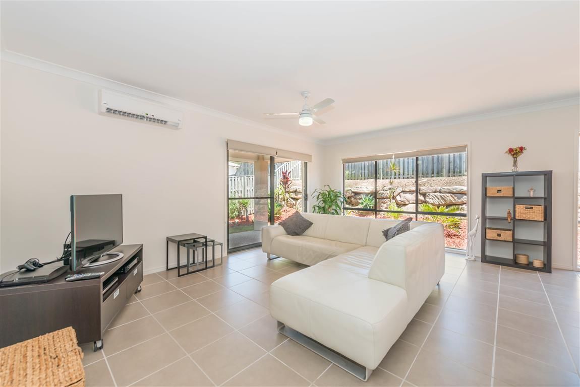 25 Barradeen Circuit, Pacific Pines QLD 4211