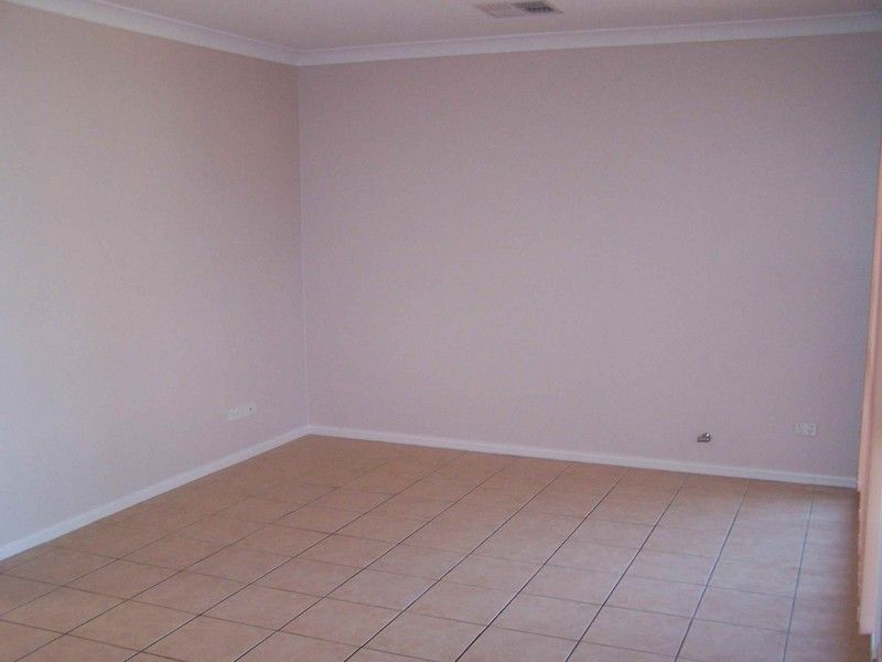 54 Midin Close, GLENMORE PARK, NSW 2745