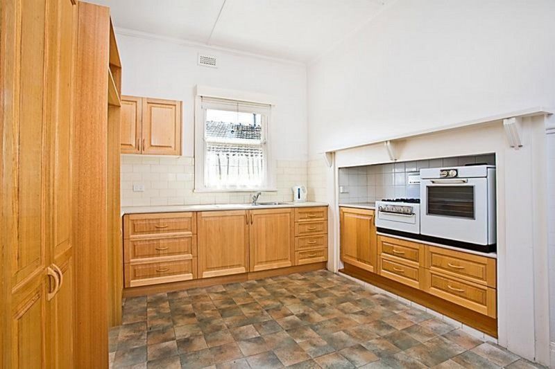 15 Crewe Road, HUGHESDALE, VIC 3166