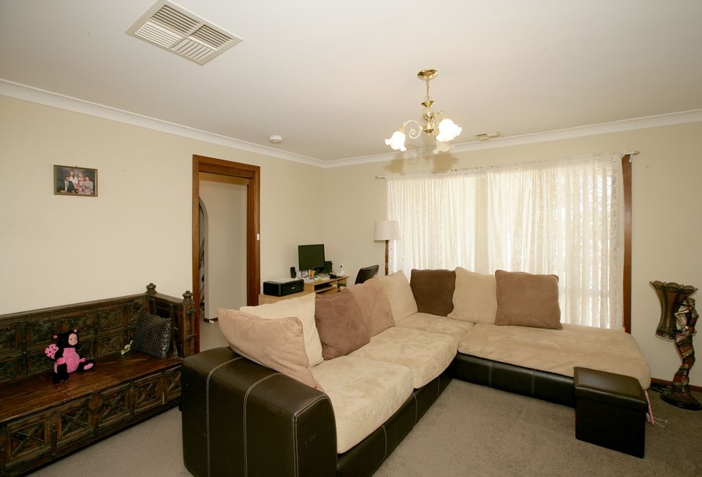 5 Overdale Drive, Bourkelands, NSW 2650