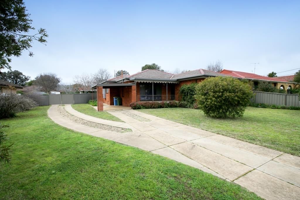 81 Raye Street, TOLLAND, NSW 2650