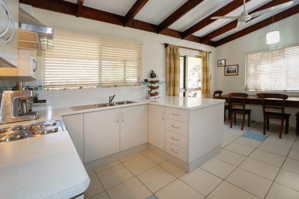 17 Lagoon Crescent, SAUNDERS BEACH QLD 4818