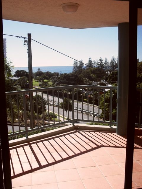 2 Brake Street, BURLEIGH HEADS QLD 4220
