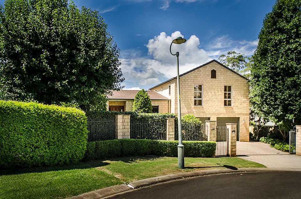 17 Windemere Terrace, Mount Lofty, QLD 4350