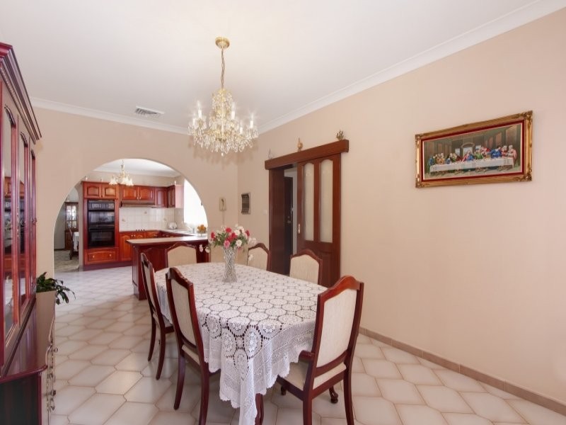 18 Cootha Close, Bossley Park, NSW 2176
