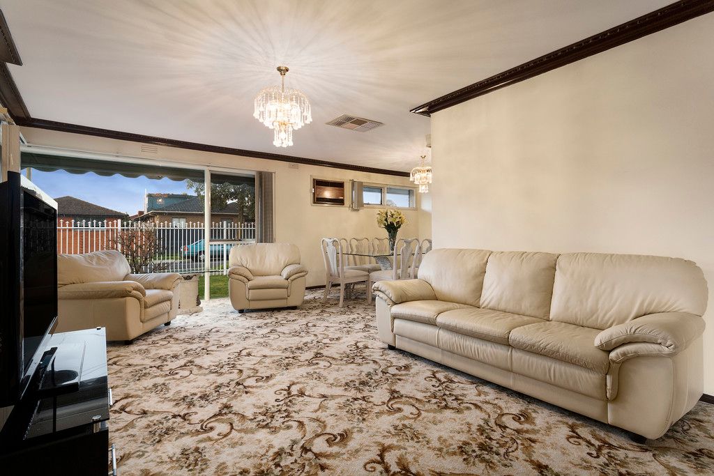 24 Locharn Crescent, Keysborough, VIC 3173