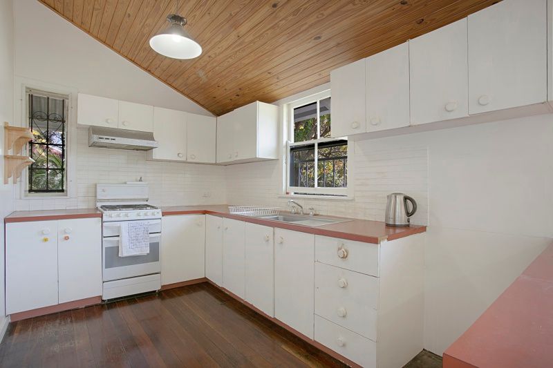 9 Queens Road, Taringa, QLD 4068