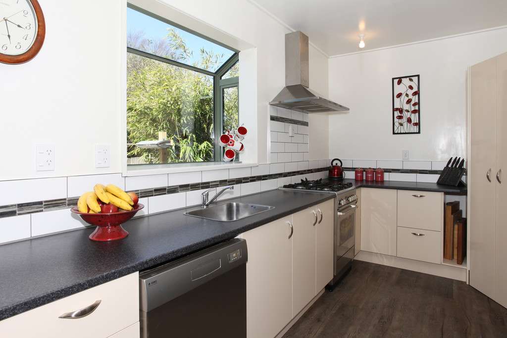 180 Aorangi Road photo 1