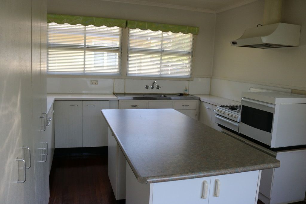 34 Larsen Street, Leichhardt, QLD 4305
