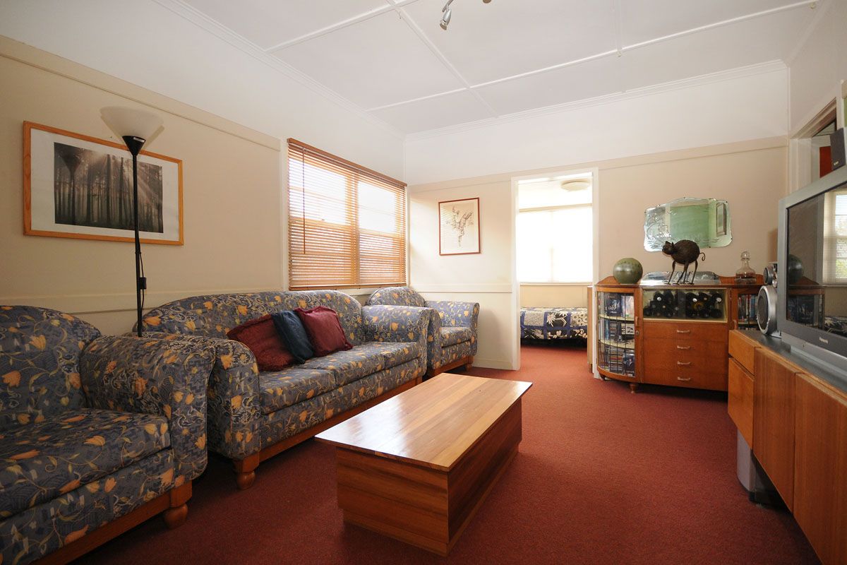 8 Dunkley Street, SOUTH TOOWOOMBA, QLD 4350