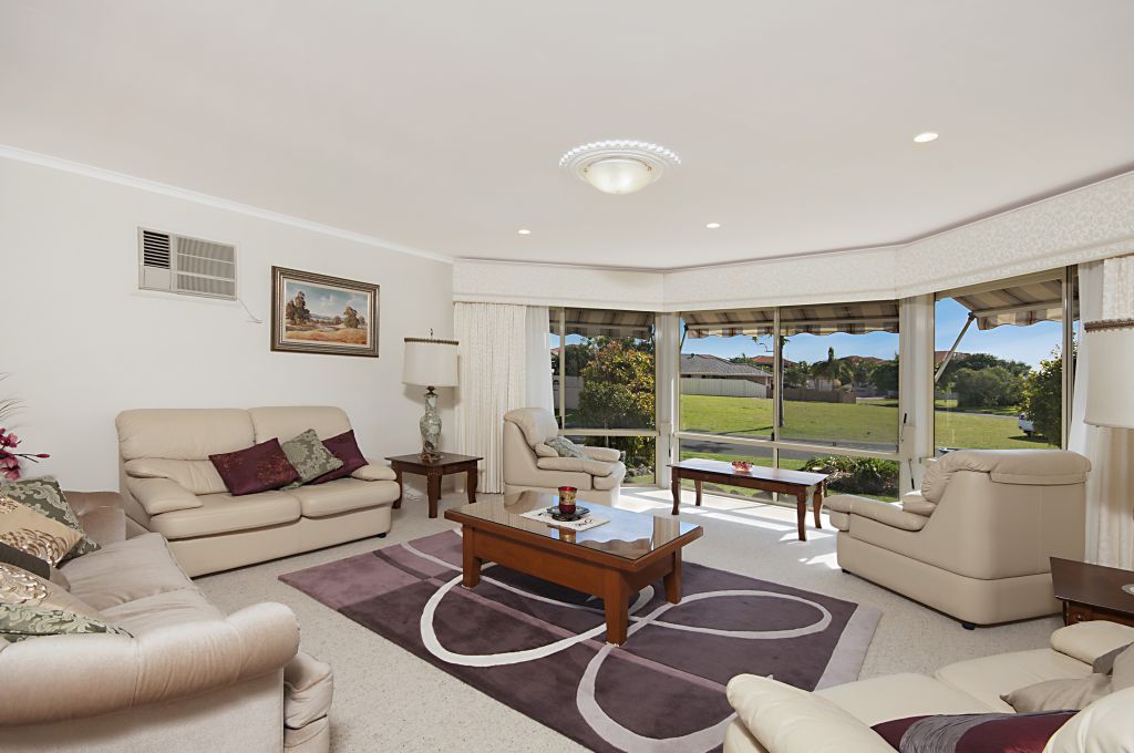 4 Edgewater Close, Yamba, NSW 2464
