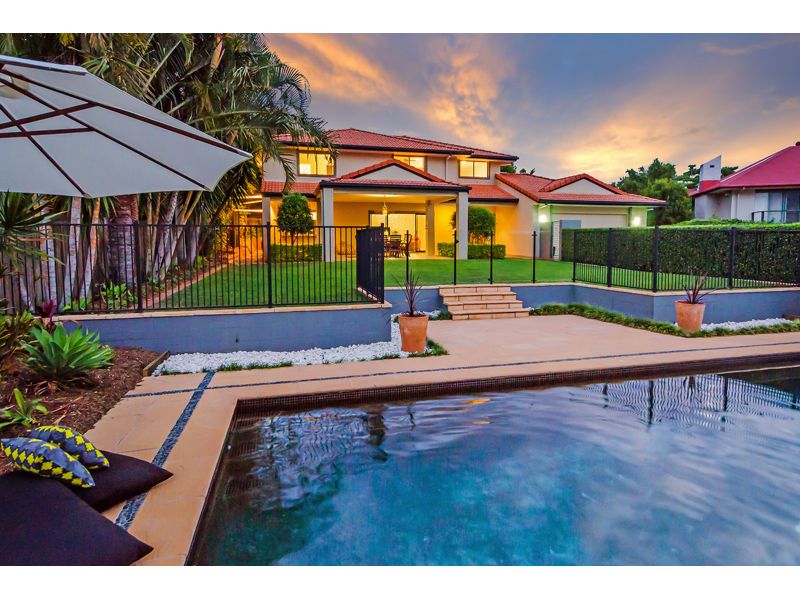 8 CONEYHURST Crescent, Carindale, QLD 4152