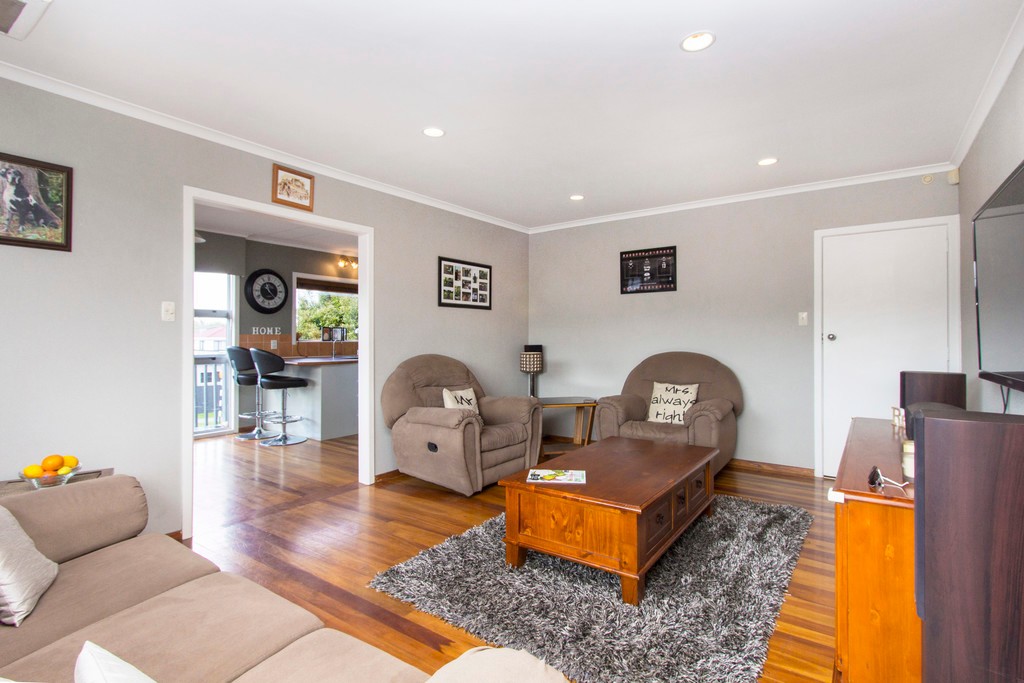 127 Gossamer Drive, Pakuranga, Manukau City