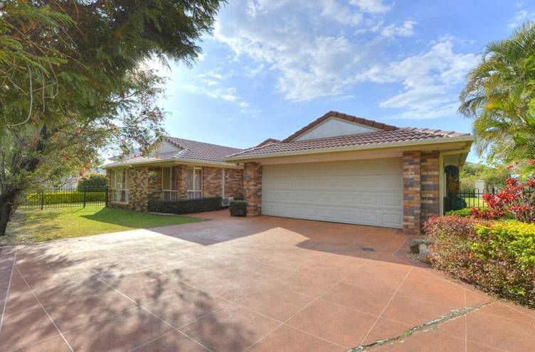 16 Pinehurst Place, Carindale, QLD 4152