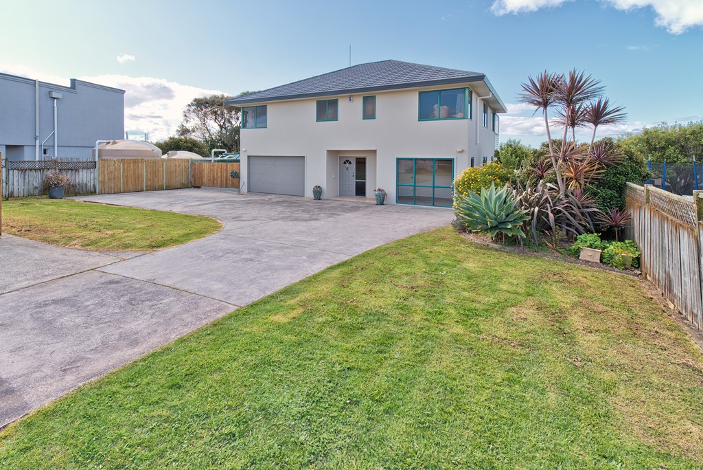 11 Karaka Road, Beachlands, Manukau City