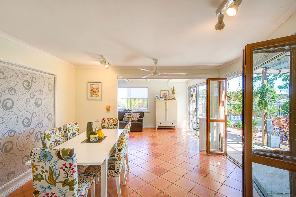 22 Eurobin Crescent, Ferny Hills, QLD 4055