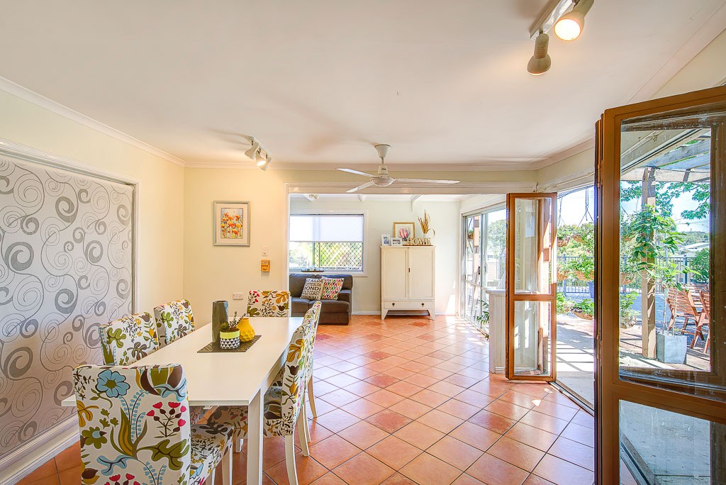 22 Eurobin Crescent, Ferny Hills, QLD 4055