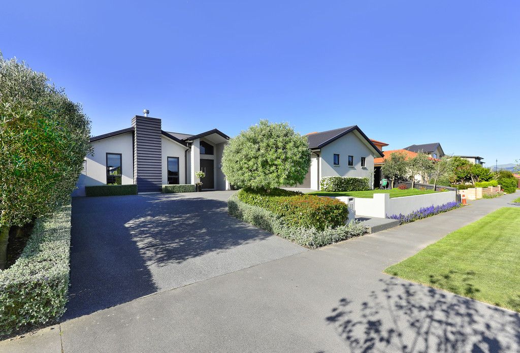 98 Bibiana Street, Aidanfield, Canterbury