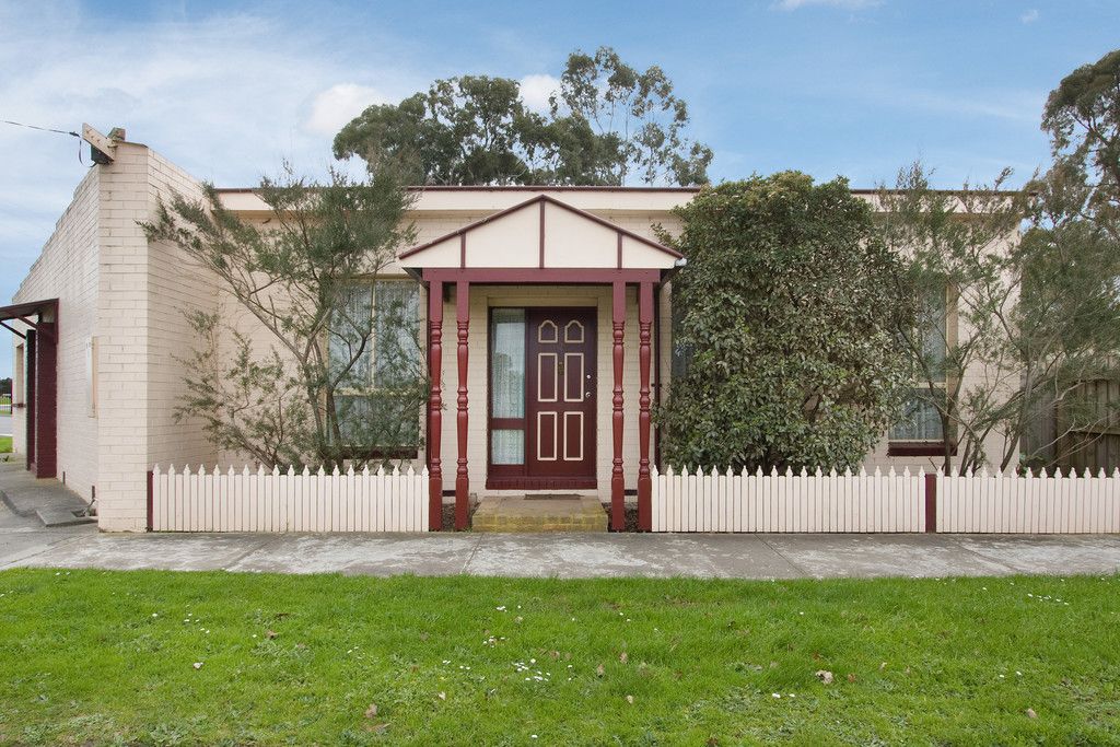 2 Railway Avenue, Tynong, VIC 3813