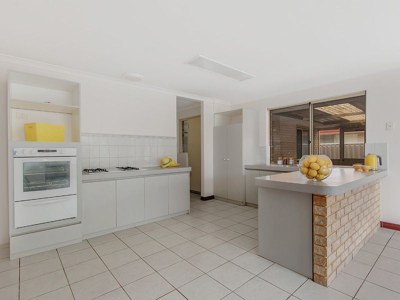 4 Cable Retreat, Waikiki, WA 6169