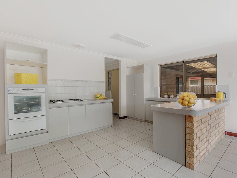 4 Cable Retreat, Waikiki, WA 6169