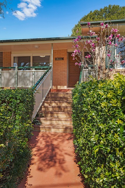 16 Ferguson Street, Mount Lofty, QLD 4350
