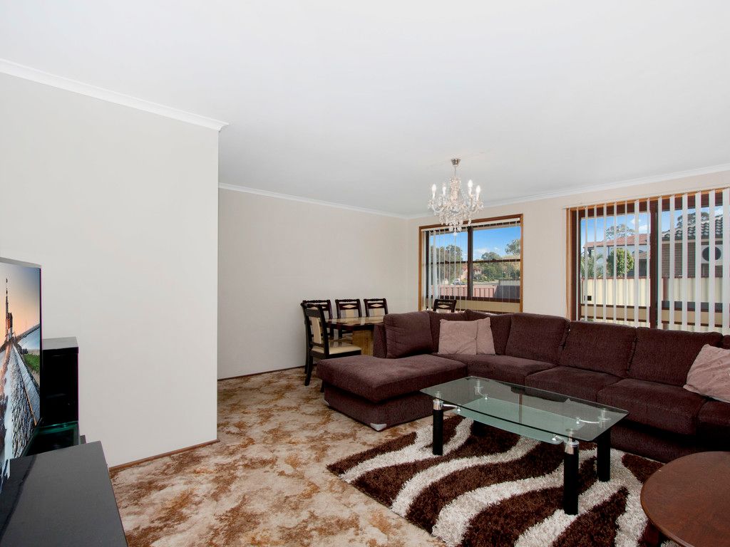 17 Quarry Road, Bossley Park, NSW 2176
