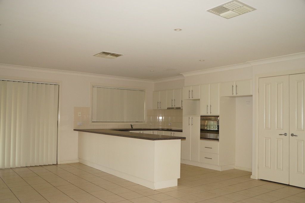 3 Hawkesbury Place, Dubbo, NSW 2830