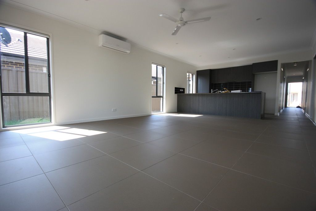 8 Xanadu Street, GLEDSWOOD HILLS, NSW 2557