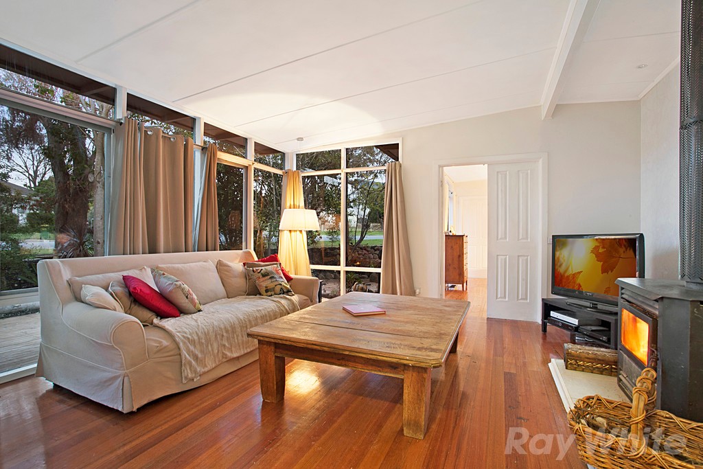 1 Johnson Drive, Ferntree Gully, VIC 3156