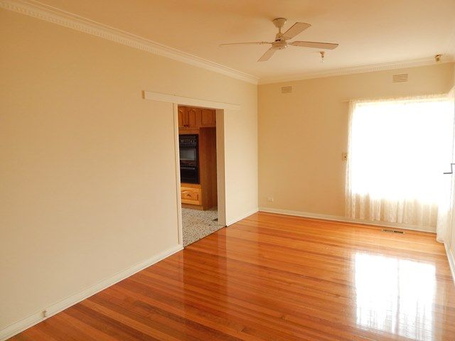 15 Mountbatten Court, Reservoir, VIC 3073