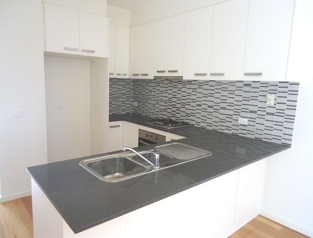 2/8A Henty Street, Reservoir, VIC 3073