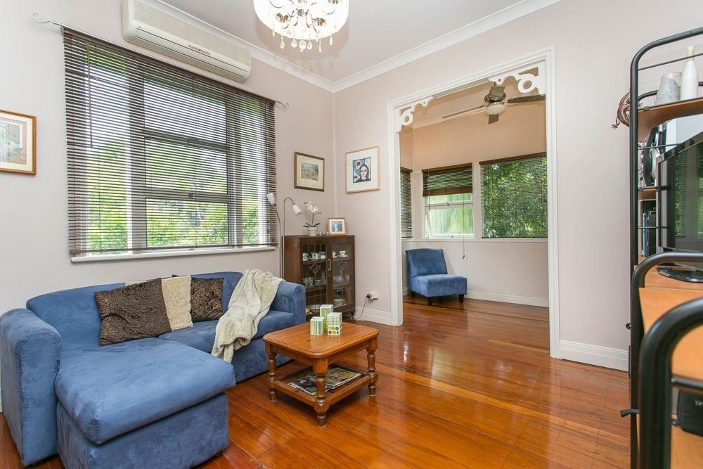 1 Cottenham Street, Fairfield, QLD 4103