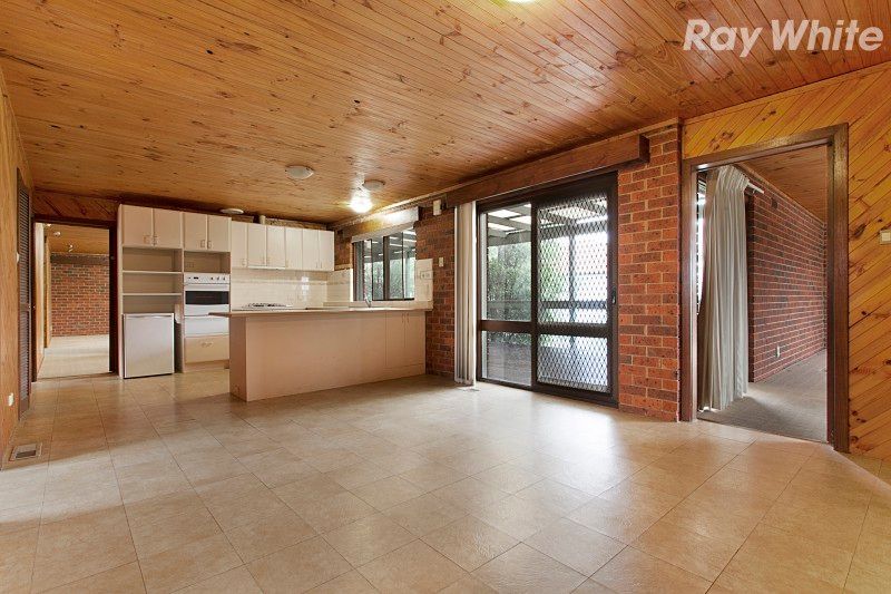 17 Gateshead Drive, Wantirna South, VIC 3152