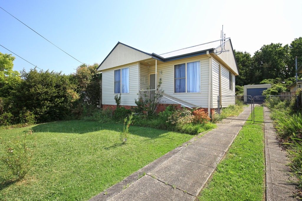 3 Elizabeth Avenue, Nowra NSW 2541