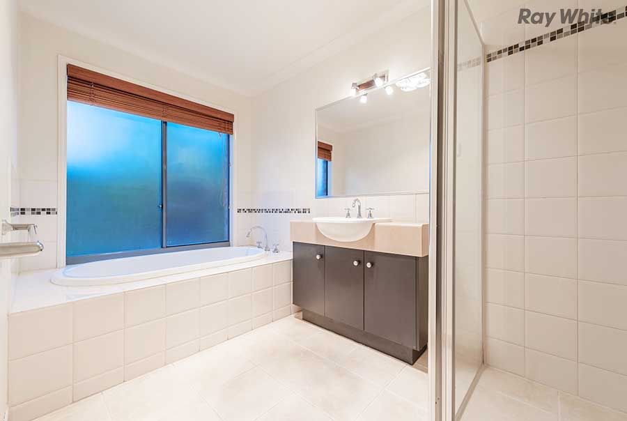 76 McCubbin Drive, Taylors Lakes, VIC 3038