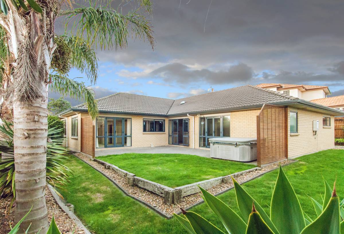 31 Point View Drive, Dannemora, Manukau City Real Estate Ray White