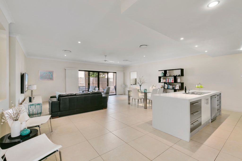 8 Saleya Drive, Varsity Lakes QLD 4227