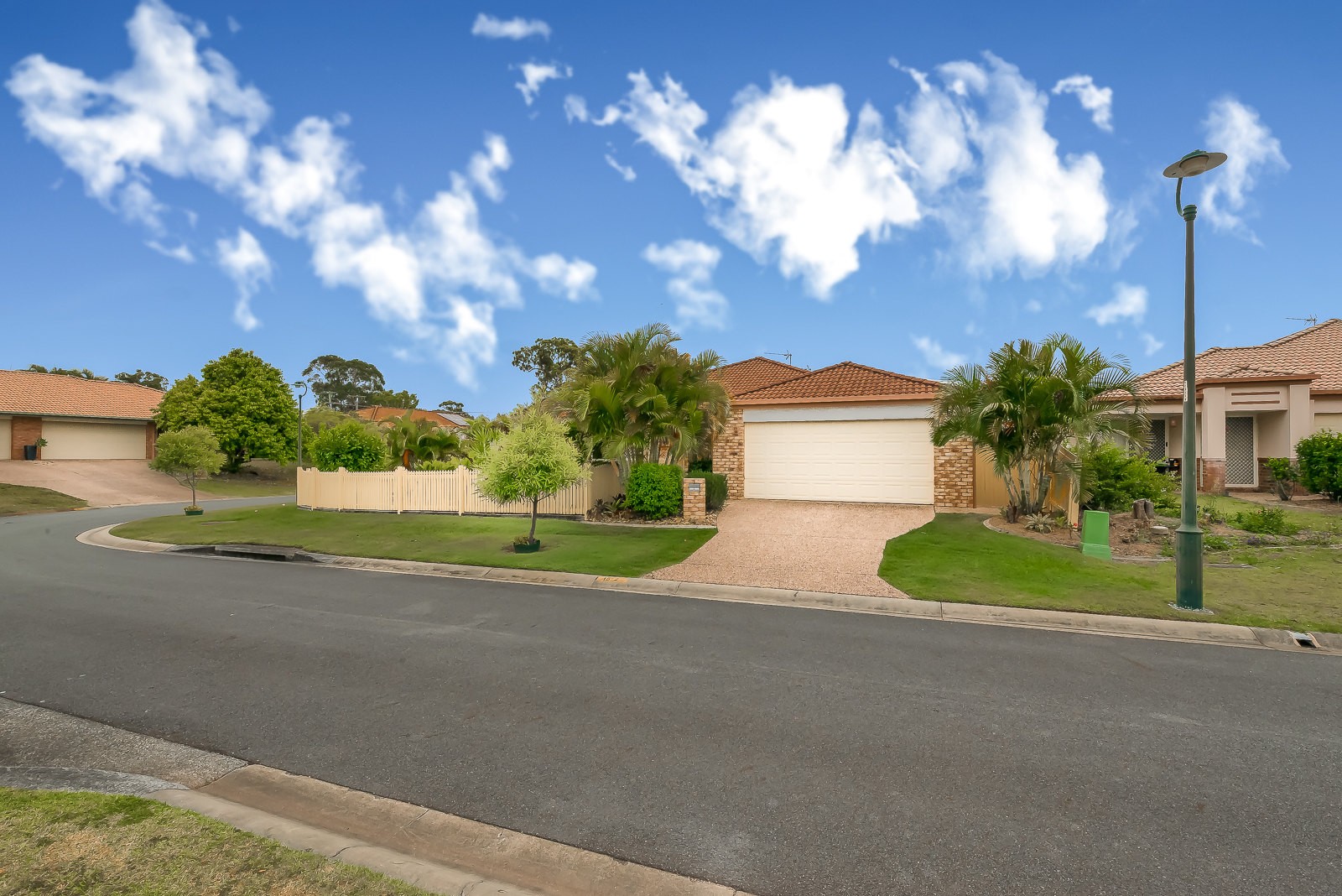 2/15 Jacqueline Avenue, Labrador, QLD 4215