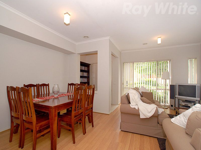 5 St Laurent Rise, Knoxfield, VIC 3180