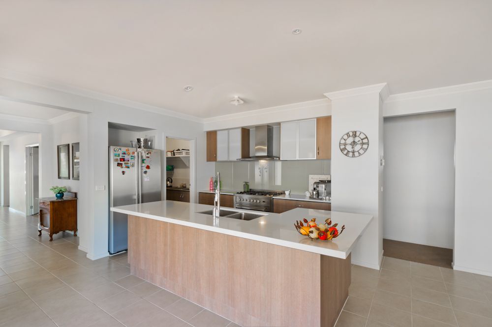 22 Arnolds Creek Boulevard, MELTON WEST, VIC 3337