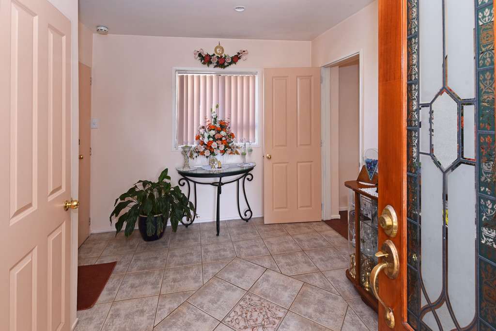 25 Favona Road photo 4