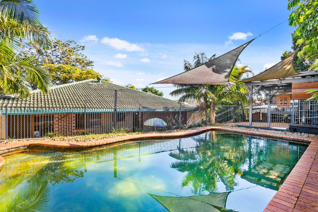 8 Cominan Avenue, Banora Point NSW 2486