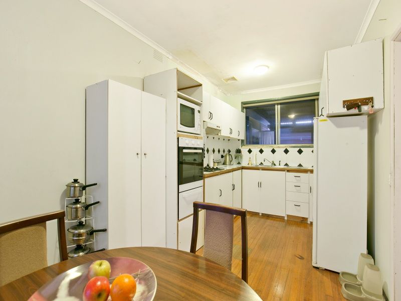 17 Downs Road, Seaford, VIC 3198
