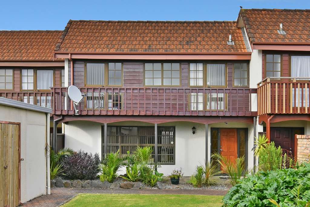 2/31A Watson Place photo 0