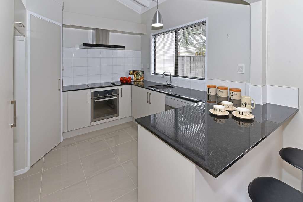 2/31A Watson Place photo 2